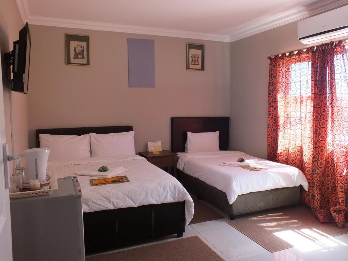 Royal Castle Guest House Уиндхоек Екстериор снимка