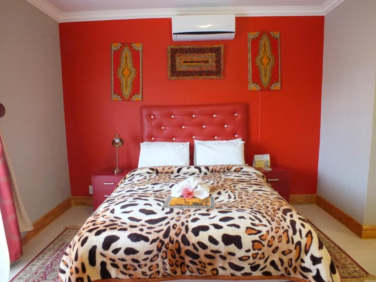 Royal Castle Guest House Уиндхоек Екстериор снимка