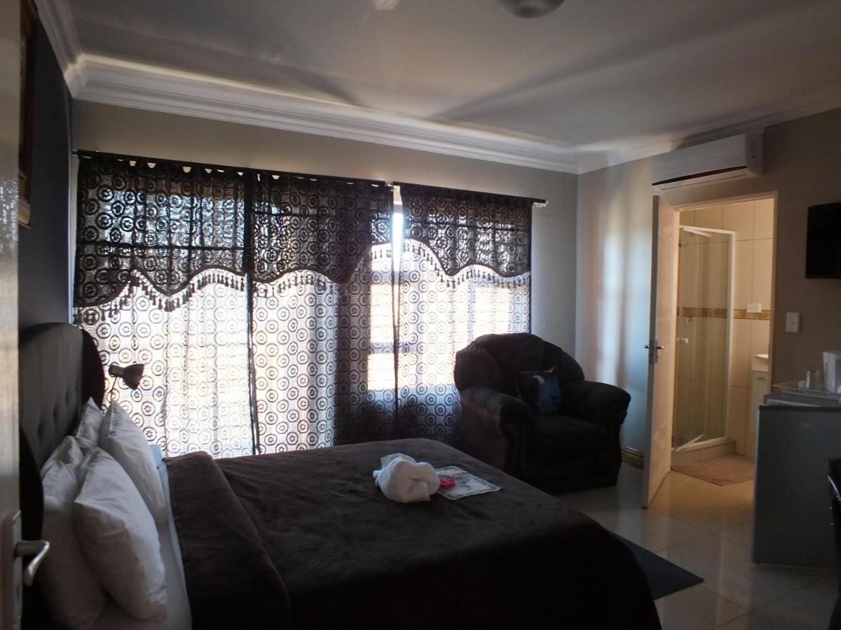 Royal Castle Guest House Уиндхоек Стая снимка