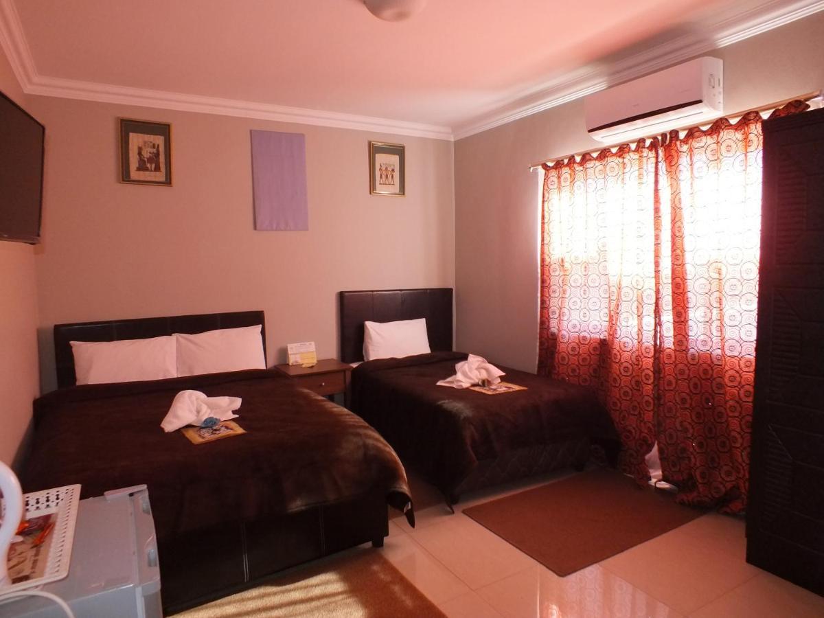 Royal Castle Guest House Уиндхоек Екстериор снимка